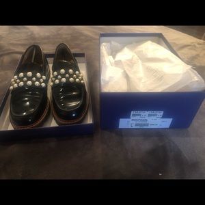 Stuart Weitzman Moc Pearl size 6